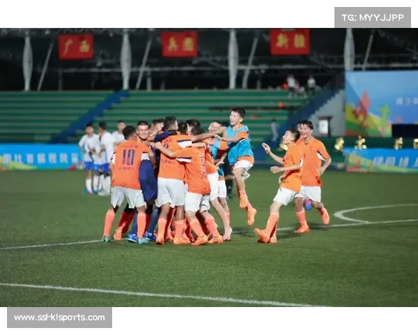 布雷斯特阿若克脚后跟妙射，创意进球引欢呼