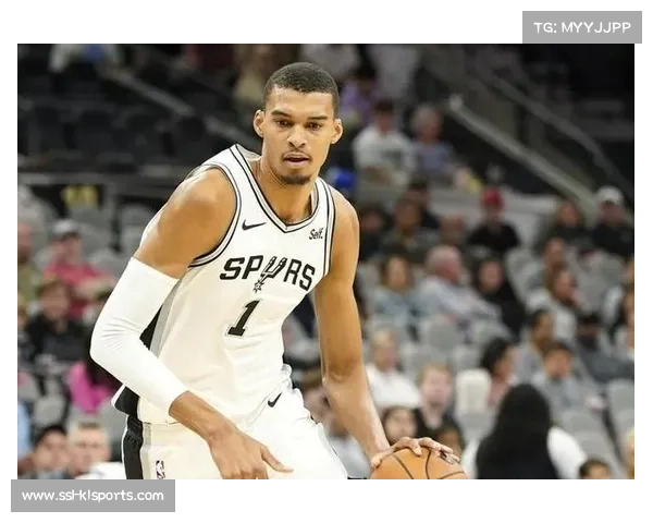 马刺完成对独行侠赛季三杀，卡斯尔文班亚马组合显威力